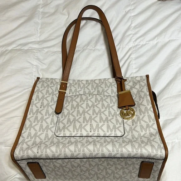 ๐ฅ LOWEST PRICE (small stain & imperfection) - Picture 1 of 15